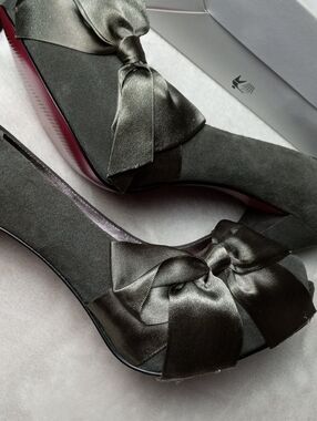 Paris Hilton Destiny Gray Bow Peep-Toe Heels US 9.5